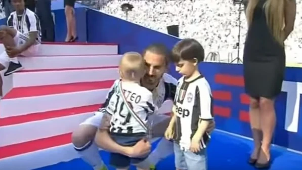 Bonucci con sus hijos en la celebración de la Juventus