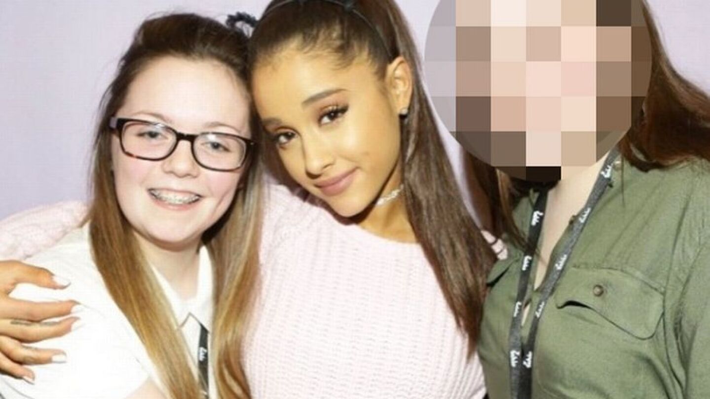 Georgina Callander junto a Ariana Grande