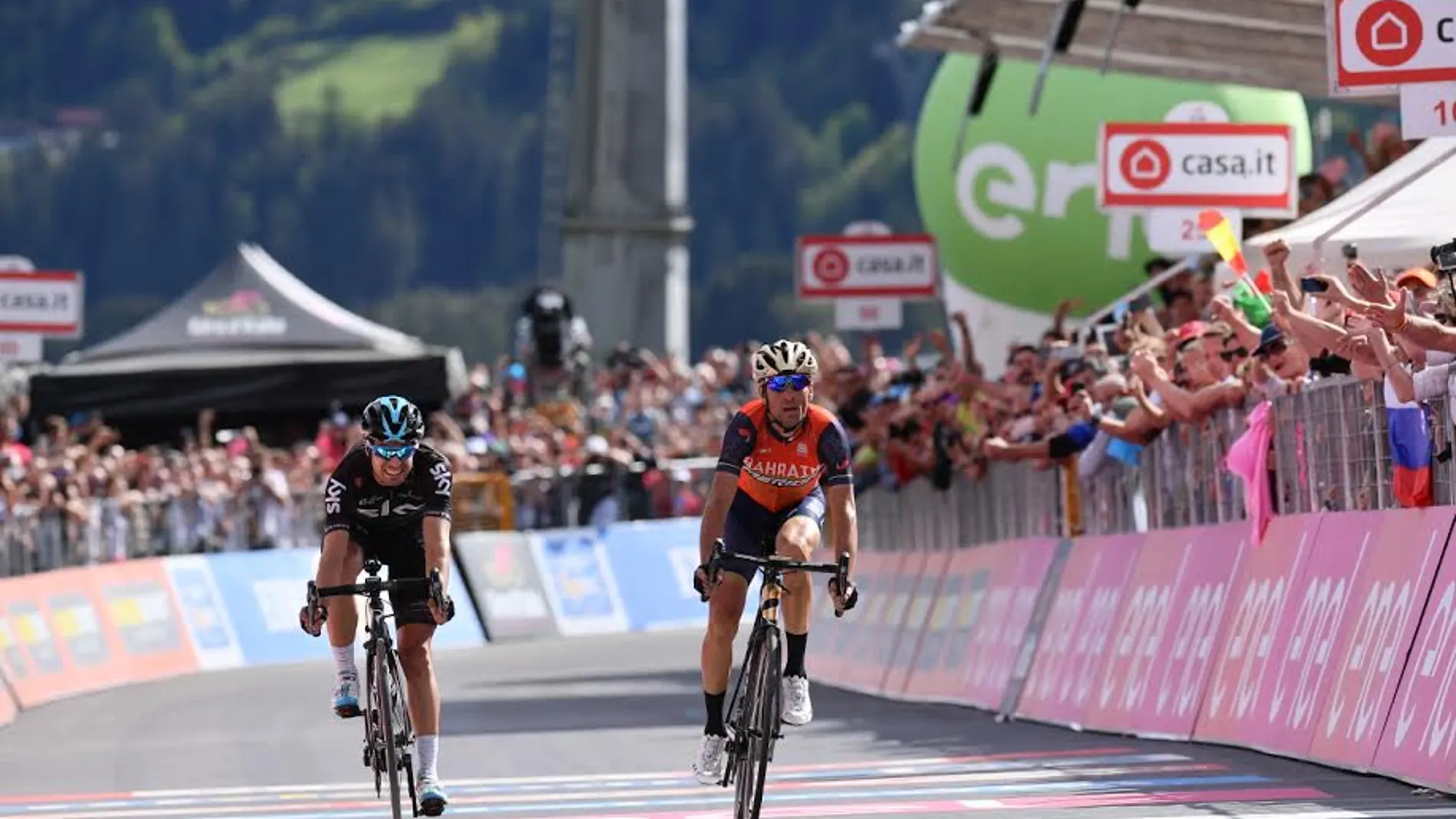 Nibali y Landa llegan a la meta del Giro de Italia