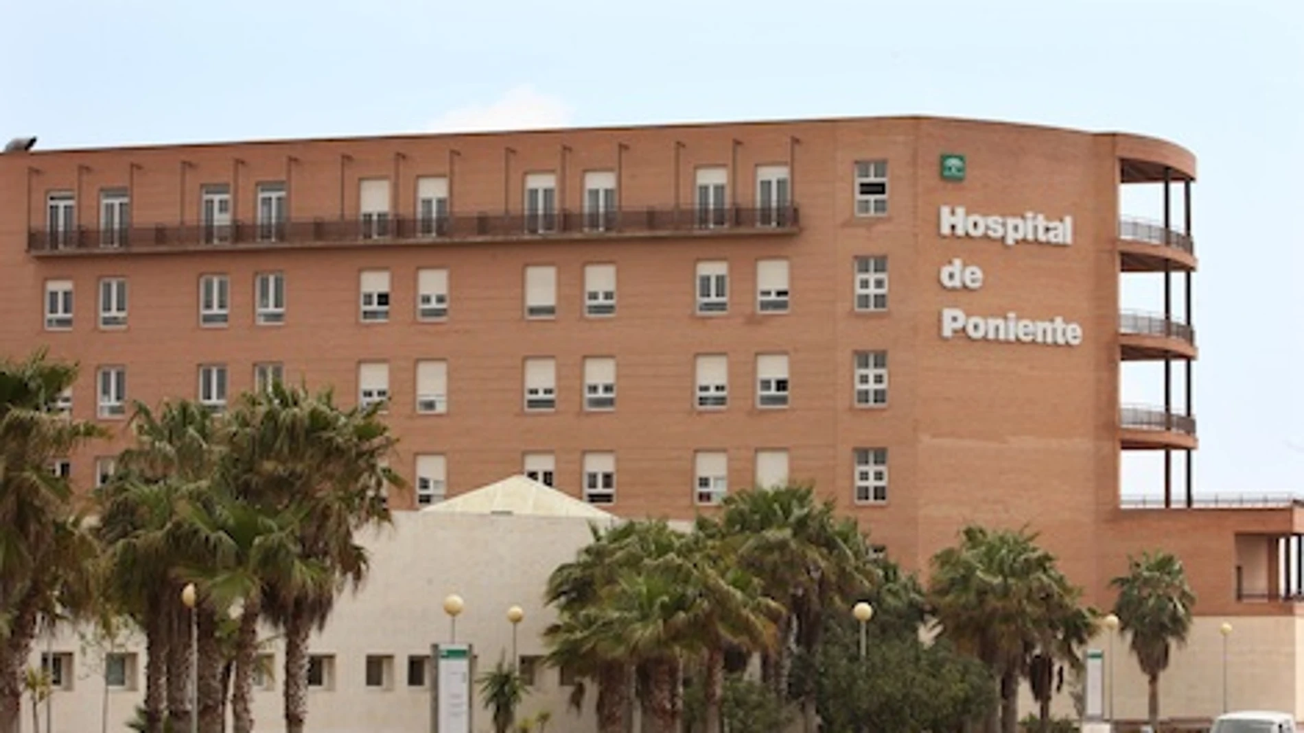 Fachada del hospital de Poniente, en Almería