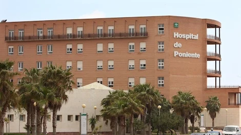 Fachada del hospital de Poniente, en Almería Fachada del hospital de Poniente, en Almería