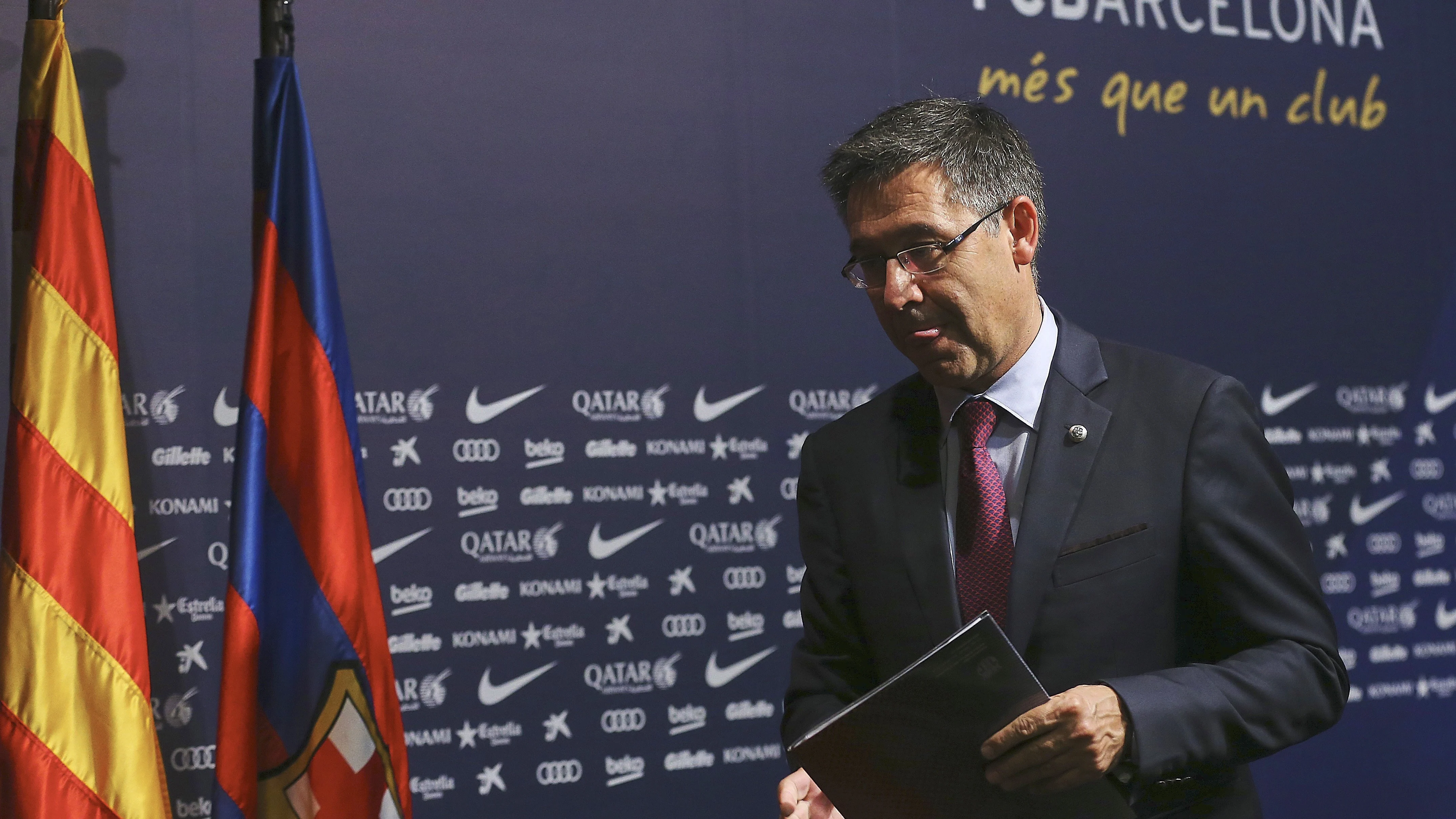 Bartomeu, saliendo de la sala de prensa del Barcelona