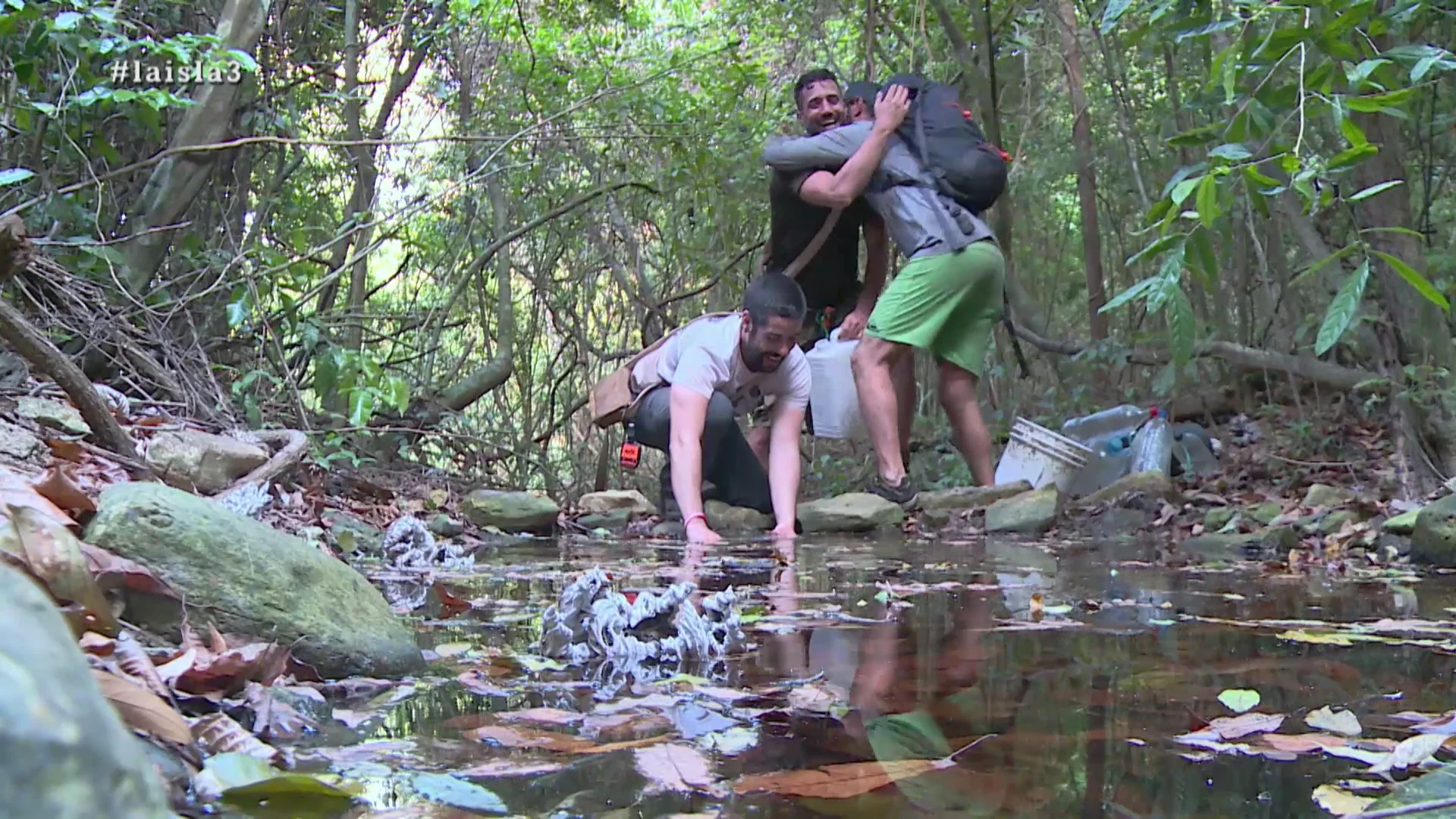 Los aventureros encuentran agua dulce