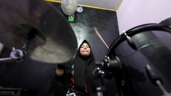 Una banda de heavy musulmana y femenina de Indonesia desafía todos los estereotipos Una banda de heavy musulmana y femenina de Indonesia desafía todos los estereotipos