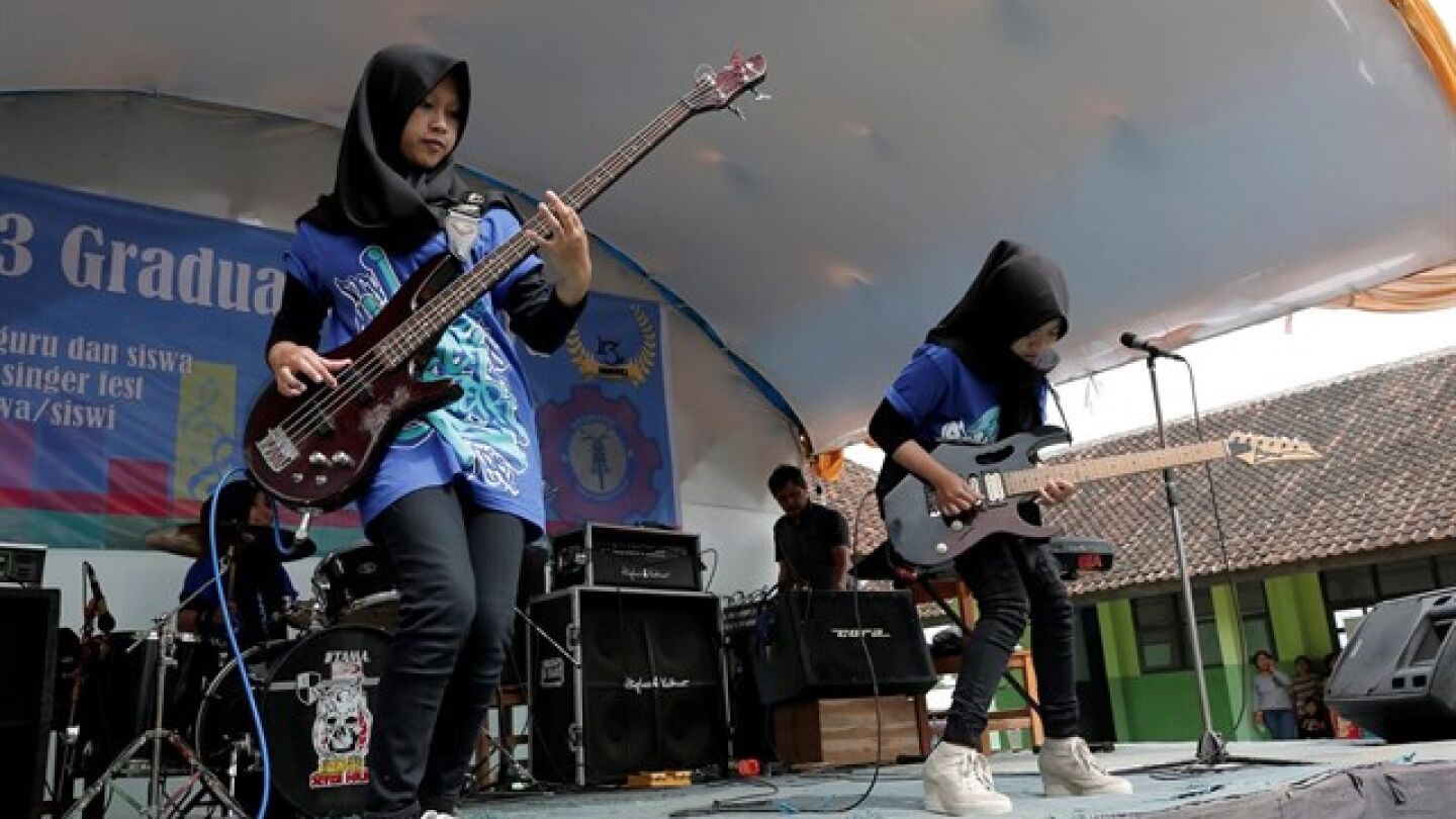 Una banda de heavy musulmana y femenina de Indonesia desaf&iacute;a todos los estereotipos