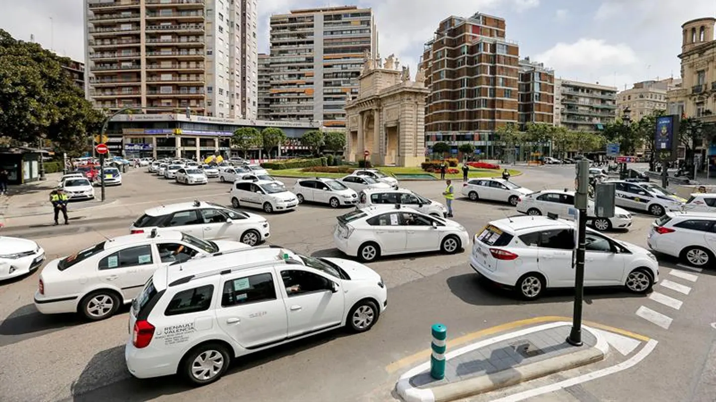 Taxis Taxistas de toda España protestan en Madrid contra la "competencia desleal" de Uber y Cabify