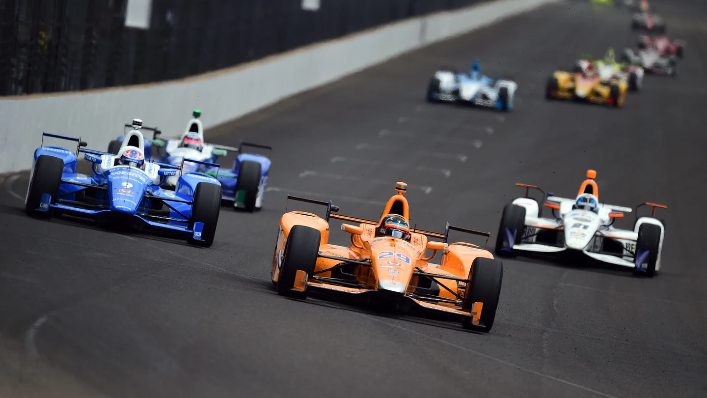 Fernando Alonso, liderando las 500 millas de Indianápolis Fernando Alonso, liderando las 500 millas de Indianápolis