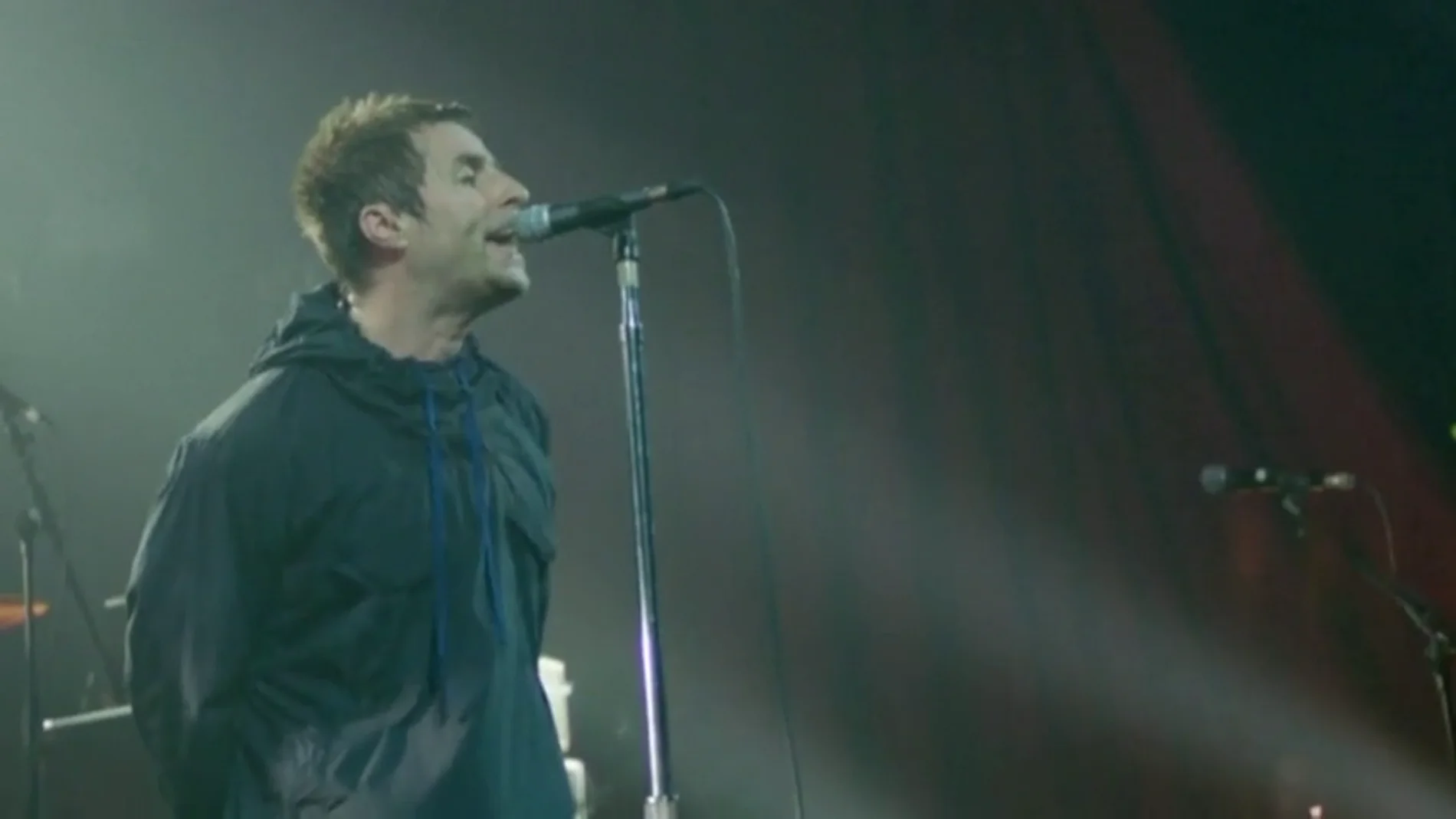 Frame 4.653063 de: Liam Gallagher homenajea a las víctimas del atentado de Mánchester a ritmo de los clásicos de 'Oasis'