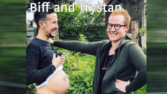 Pareja de gays que esperan un hijo biol&oacute;gico