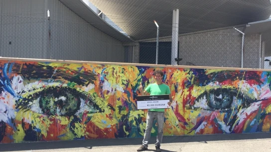 El ganador de 'Está en tu mano' pinta el mural exterior de Atresmedia El ganador de 'Está en tu mano' pinta el mural exterior de Atresmedia