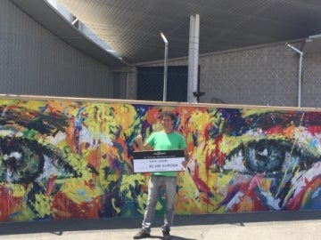 El ganador de 'Está en tu mano' pinta el mural exterior de Atresmedia El ganador de 'Está en tu mano' pinta el mural exterior de Atresmedia