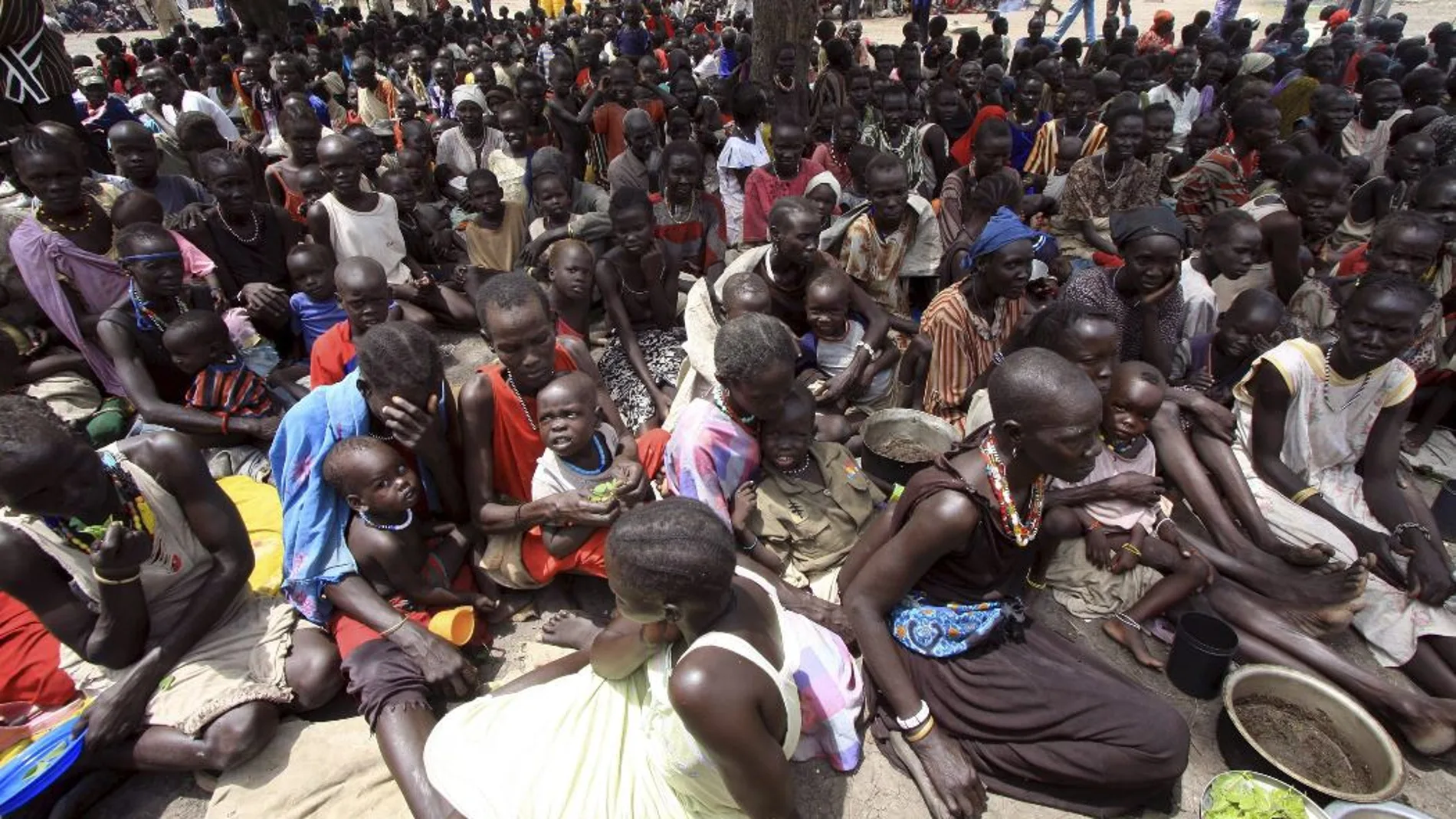 Desplazados de Sudán a la espera de comida, agua y atención médica (Archivo)