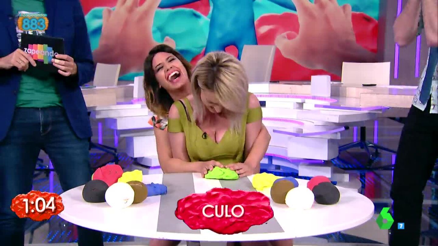Anna Simon y Ares Teixidó en el juego de la plastilina de Zapenado