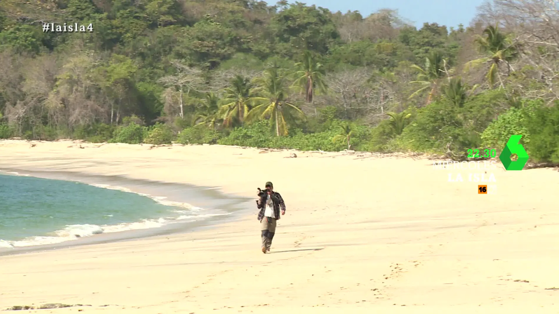 La llegada de un nuevo aventurero provoca distintas reacciones en los hombres de La Isla