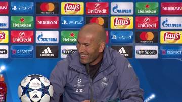 Zidane, sonriente durante la rueda de prensa