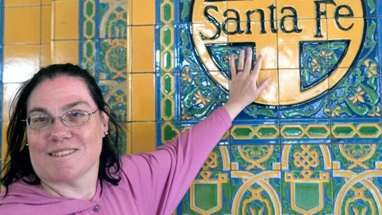 Carol en la estación de tren de Santa Fe Carol en la estación de tren de Santa Fe