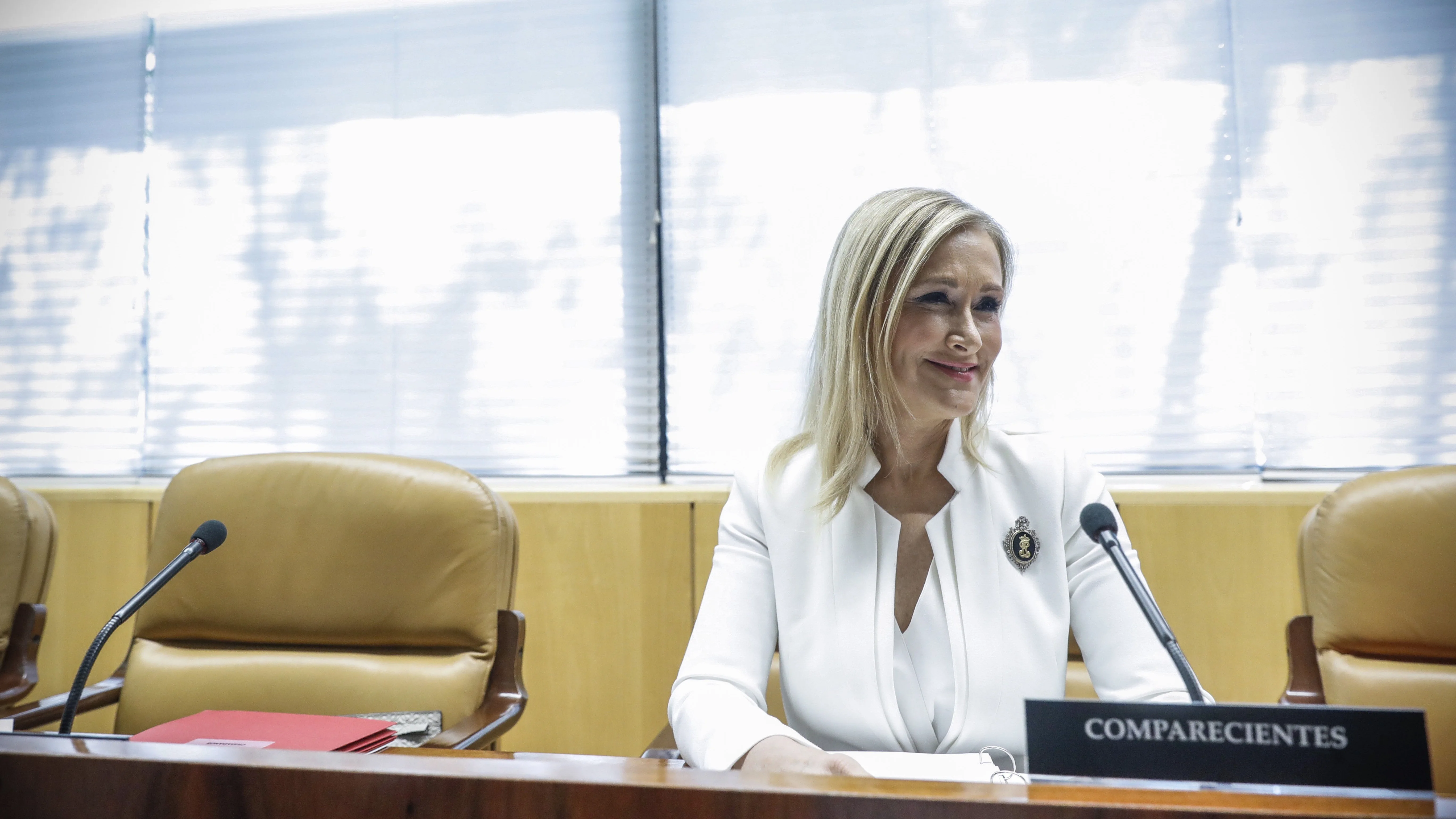 La presidenta regional, Cristina Cifuentes, al inicio de su comparecencia en la comisión de investigación por corrupción de la Asamblea de Madrid