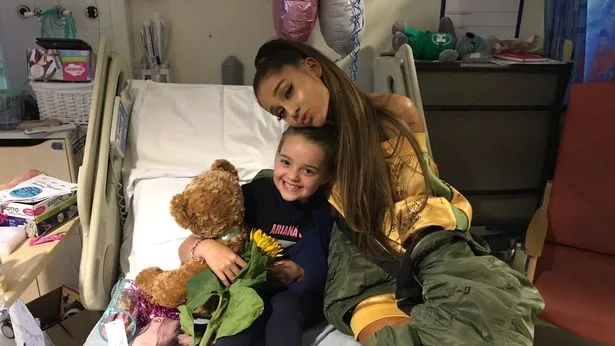 Ariana Grande visita en el hospital a víctimas del atentado en Manchester