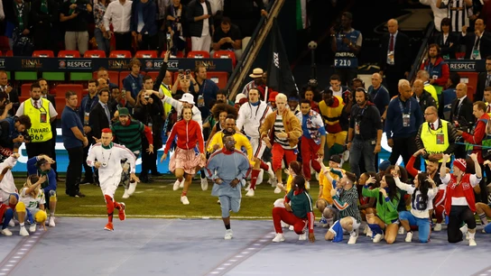Los 'black eyed peas' al comienzo de su espectáculo en el Millennium Stadium Los 'black eyed peas' al comienzo de su espectáculo en el Millennium Stadium