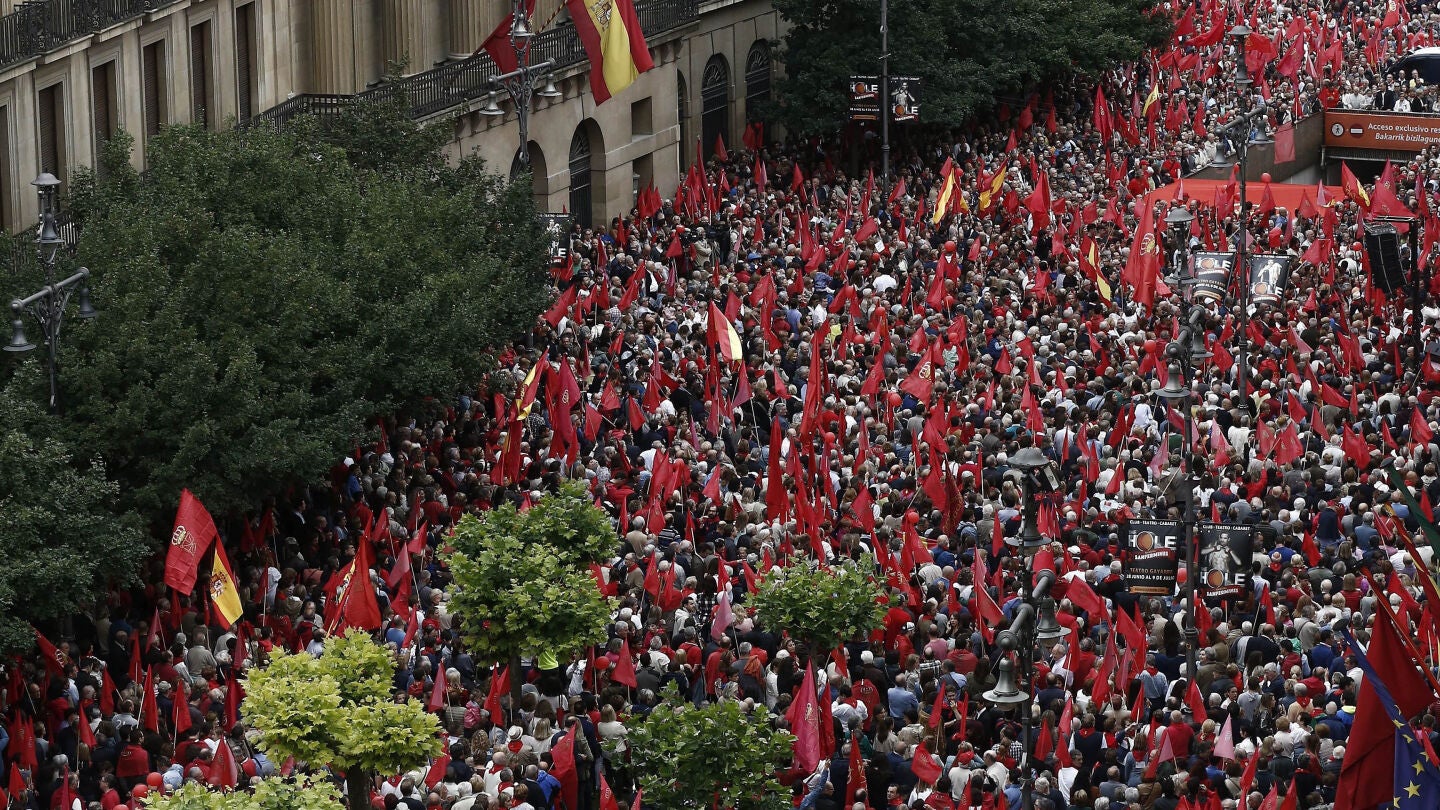 Manifestaci&oacute;n en Pamplona en defensa de la bandera de Navarra