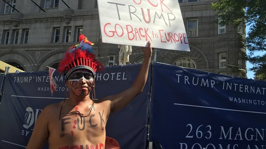 Cientos de personas marchan en EE.UU. para pedir una investigación contra Trump Cientos de personas marchan en EE.UU. para pedir una investigación contra Trump