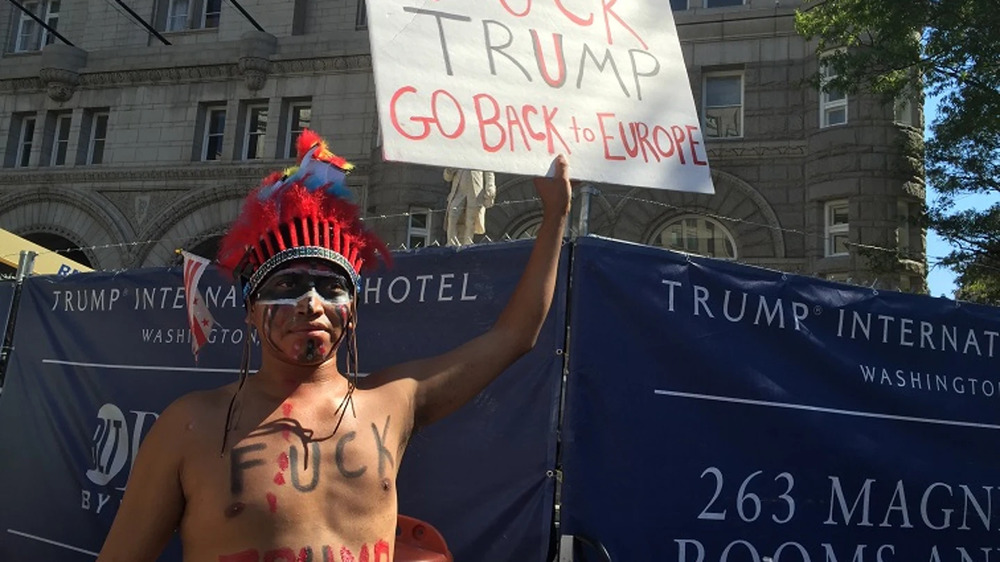 Cientos de personas marchan en EE.UU. para pedir una investigación contra Trump Cientos de personas marchan en EE.UU. para pedir una investigación contra Trump