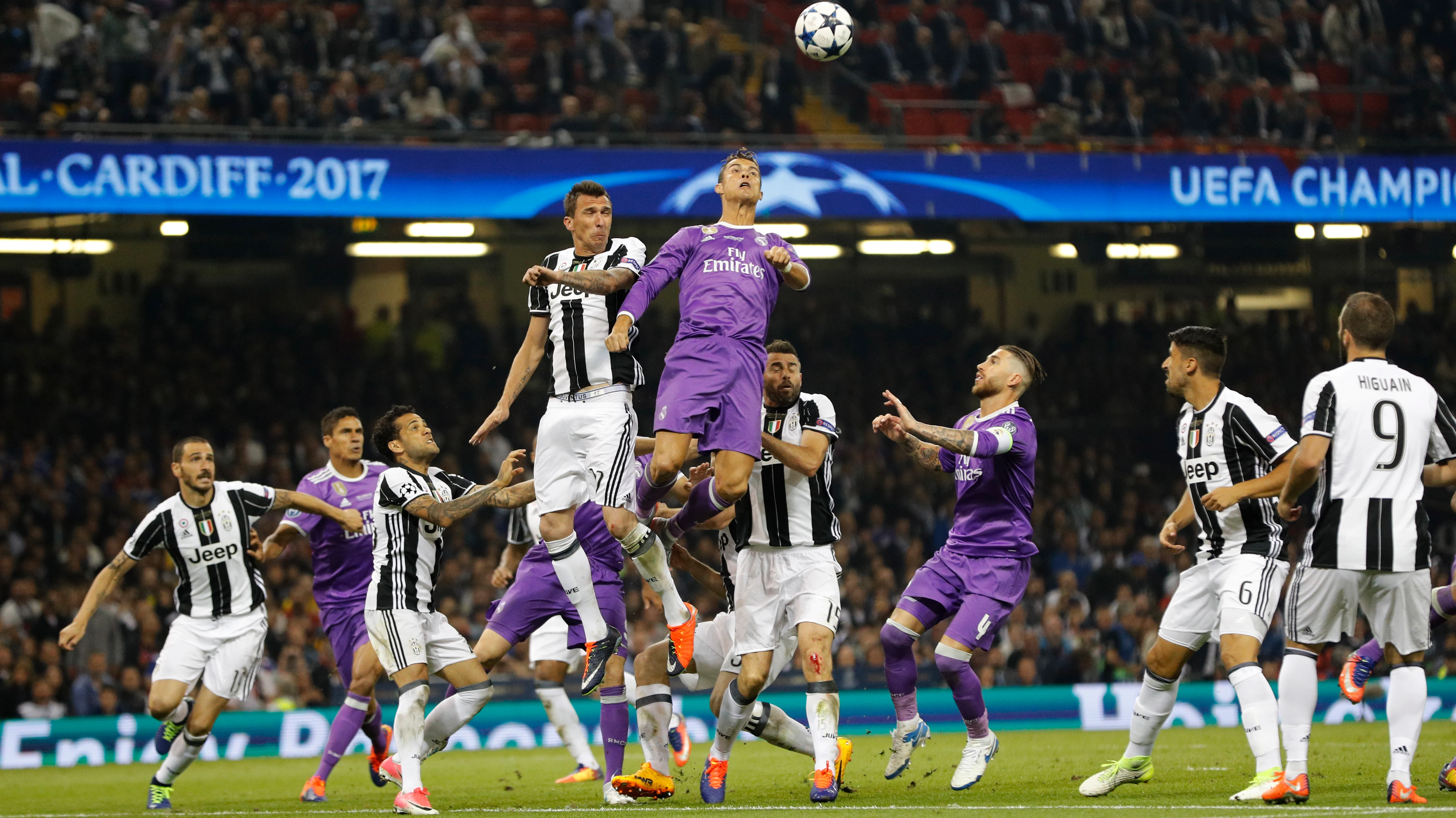 Los jugadores del Real Madrid y Juventus en acción