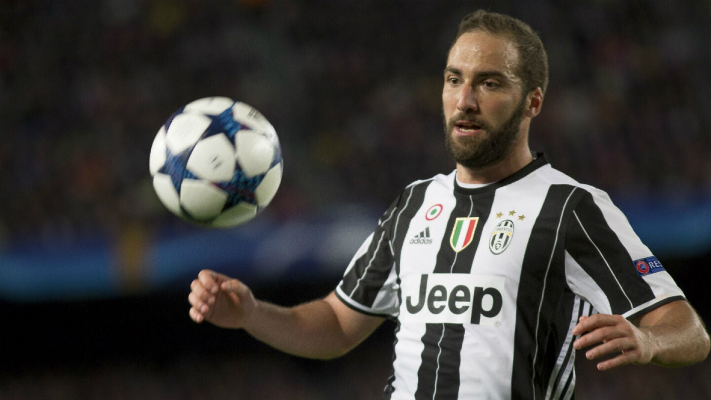 Higua&iacute;n, en un partido con la Juventus