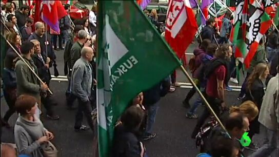 Unos 500 trabajadores sanitarios denuncian la privatizaci&oacute;n de la sanidad vasca
