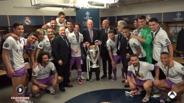 El rey Juan Carlos I, con los jugadores del Real Madrid