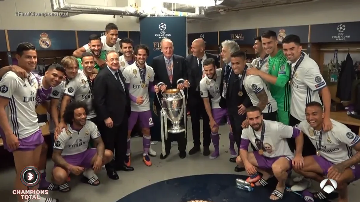 El rey Juan Carlos I, con los jugadores del Real Madrid