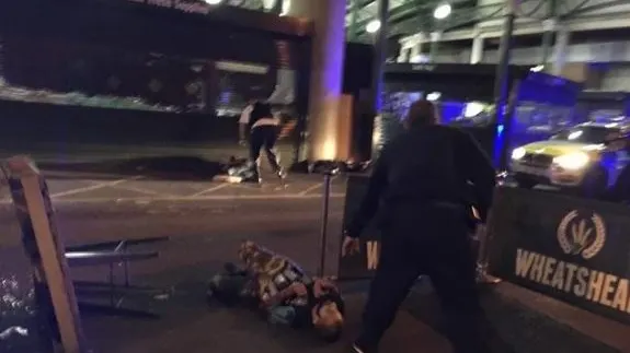 Imagen de los dos supuestos terroristas abatidos tras el atentado en Londres