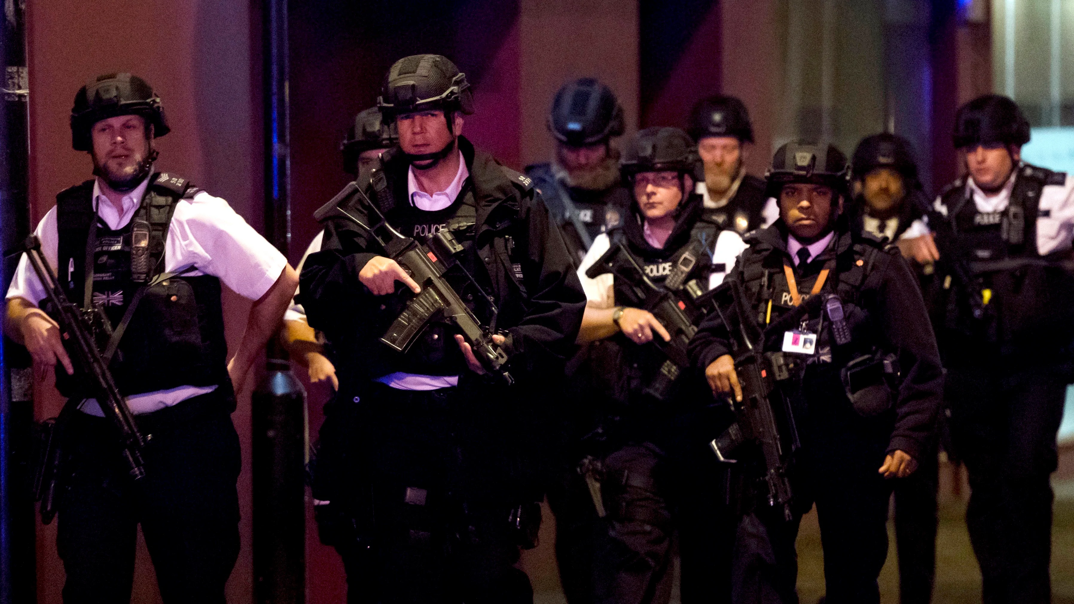 Agentes de policía cerca del Puente de Londres