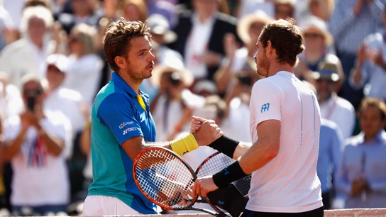 Wawrinka le da la mano a Murray tras vencerle en Roland Gsarros Wawrinka le da la mano a Murray tras vencerle en Roland Gsarros
