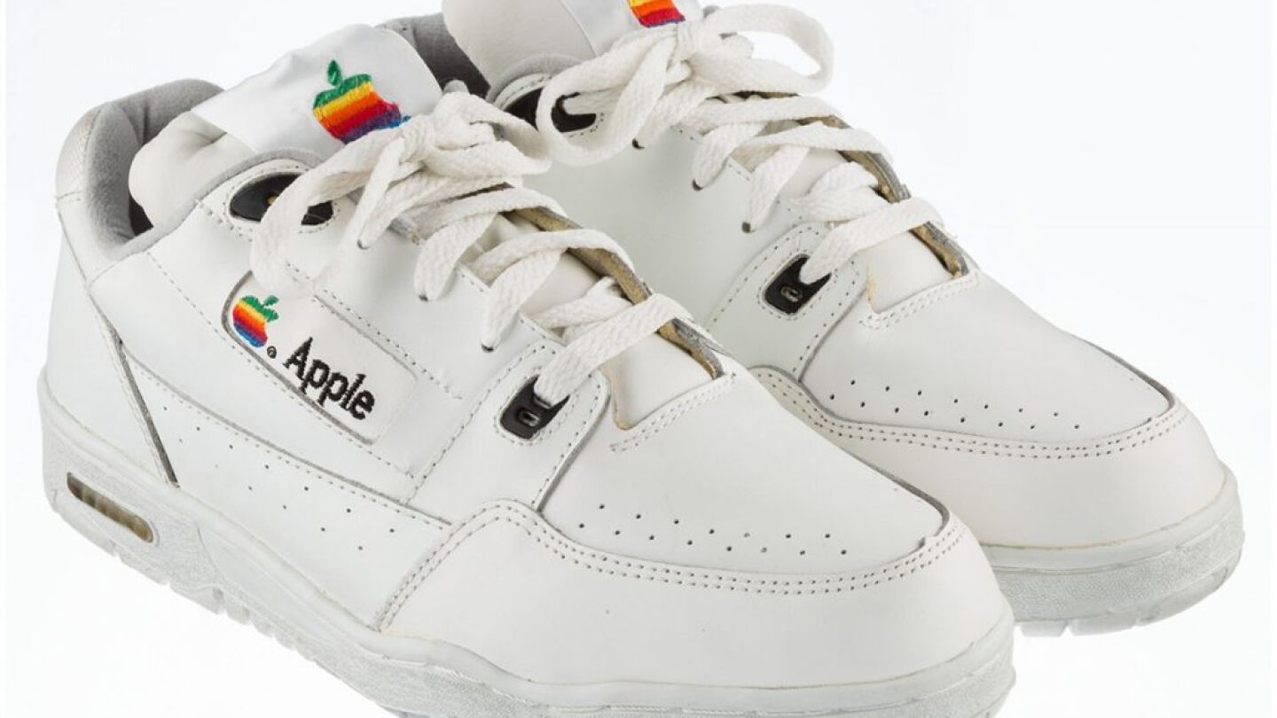 Zapatillas Apple subastadas