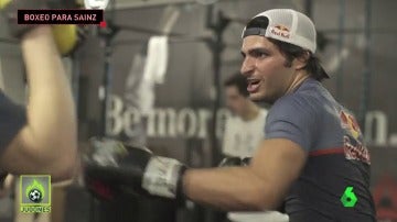 Frame 56.394545 de: Carlos Sainz se 'pasa' al boxeo para preparar la Fórmula 1: "Muhammad Ali es uno de mis héroes"