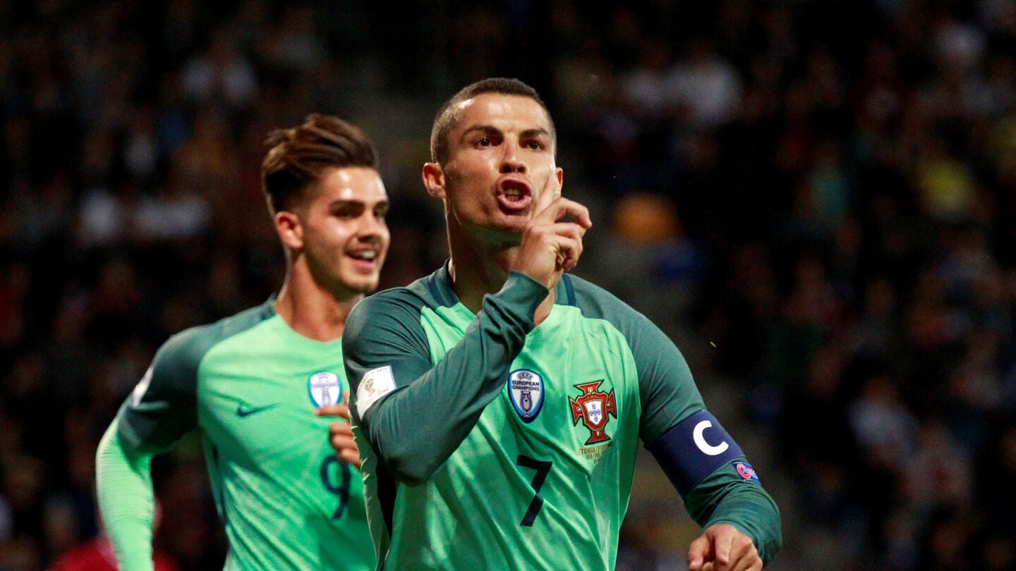 Cristiano Ronaldo celebra un gol con la selecci&oacute;n de Portugal