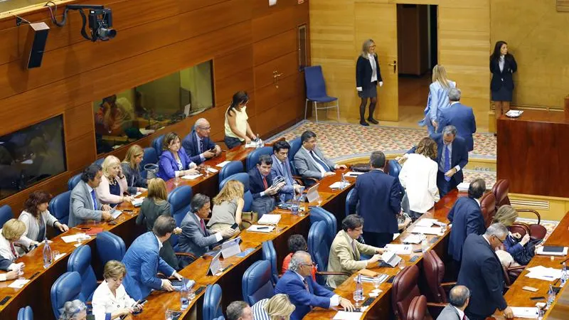 La bancada popular abandona el Pleno de la Comunidad de Madrid