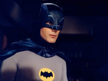Adam West interpreta a Batman en la serie de televisión Adam West interpreta a Batman en la serie de televisión