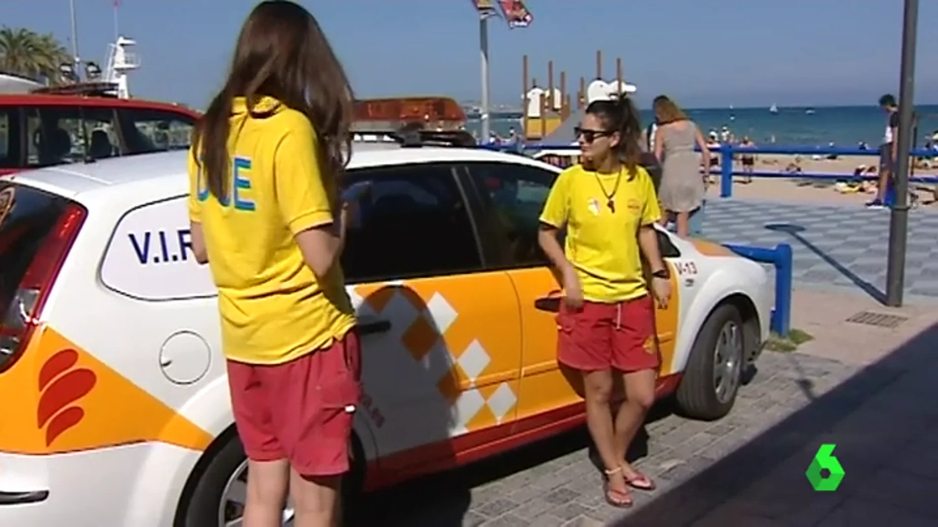 Los socorristas de la playa de Alicante en huelga para denunciar los recortes de personal y medios