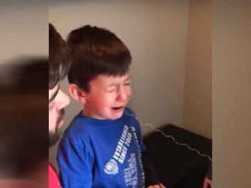 Así arrancan un diente a un niño Así arrancan un diente a un niño
