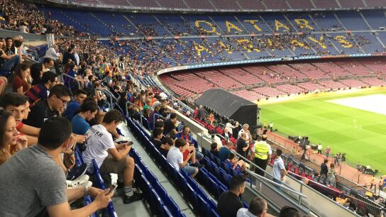 El Camp Nou, casi vac&iacute;o para ver al Dream Team