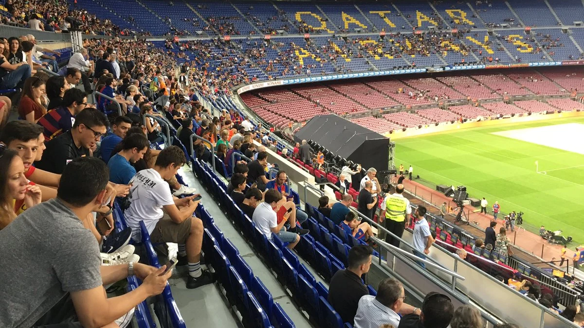El Camp Nou, casi vac&iacute;o para ver al Dream Team