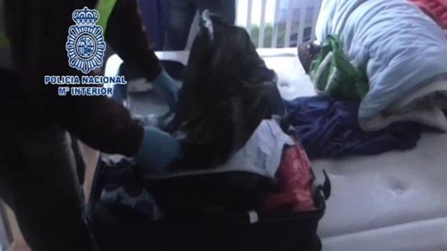 La Polic&iacute;a Nacional registrando una vivienda de la red