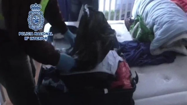 La Policía Nacional registrando una vivienda de la red La Policía Nacional registrando una vivienda de la red