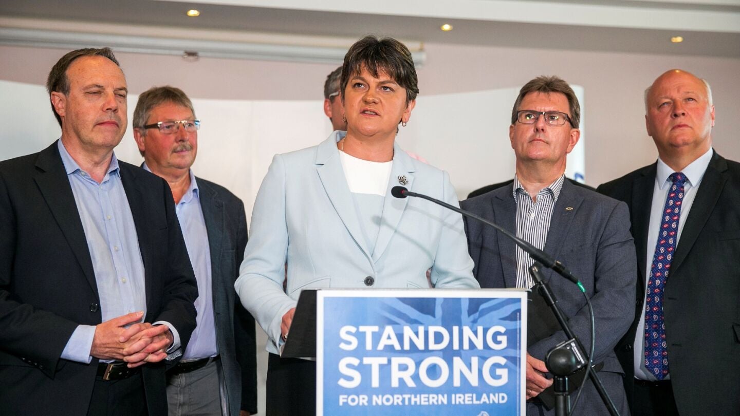 Arlene Foster junto a su equipo 