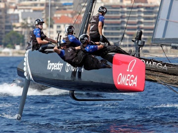 Los tripulantes del Emirates Team New Zealand Los tripulantes del Emirates Team New Zealand
