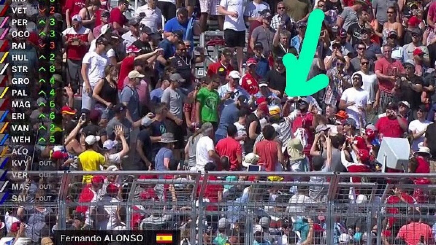 Fernando Alonso, en la grada con los espectadores