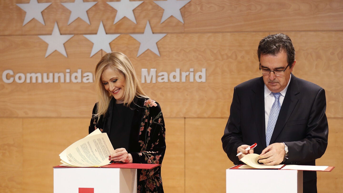 Firma de la donaci&oacute;n de Amancio Ortega
