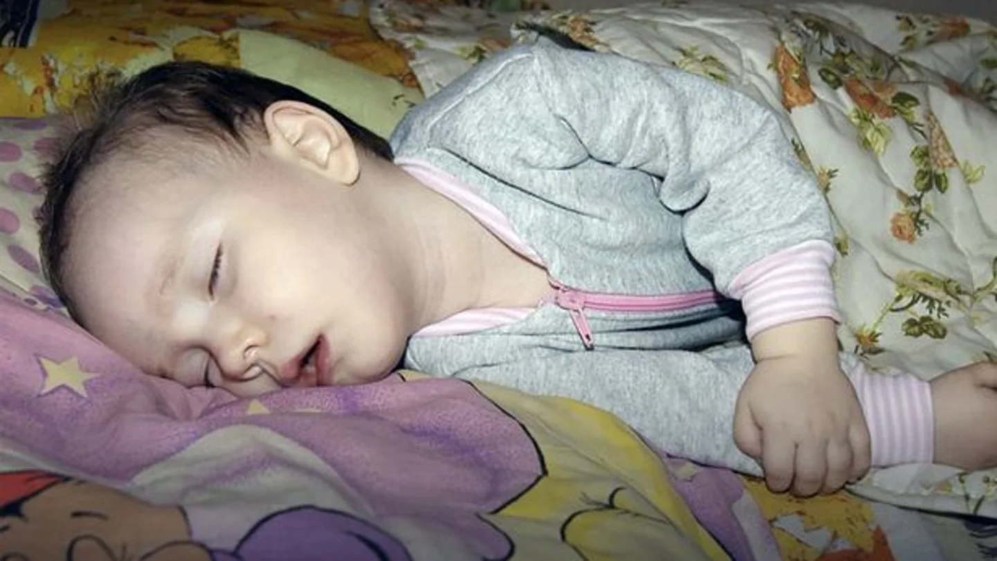 Anya Metyolkina mientras duerme Anya Metyolkina mientras duerme